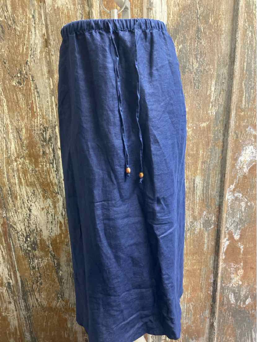 Tahari Size Medium (8/10) Navy Skirt