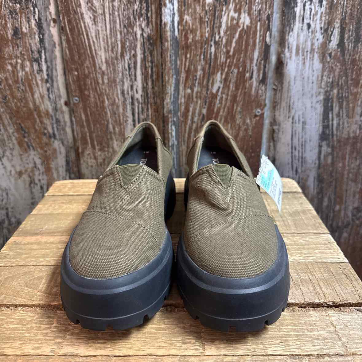 Toms 7 Green Shoes