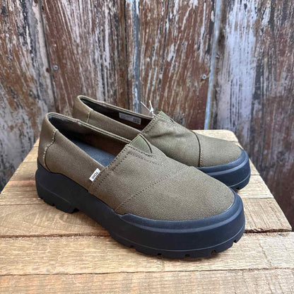 Toms 7 Green Shoes