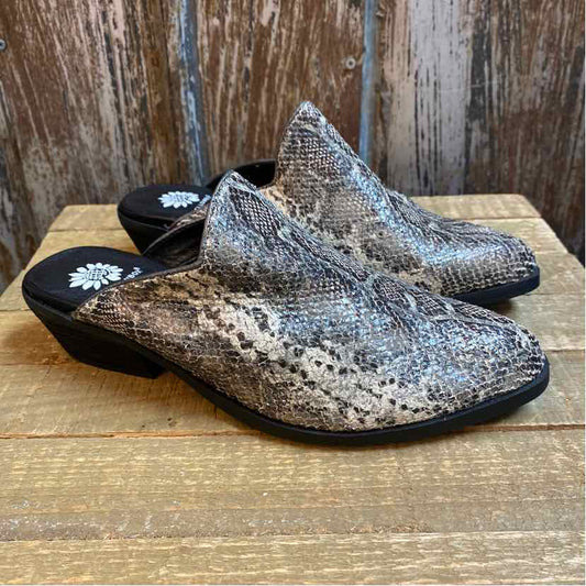 Yellow Box 7 Gray Snakeskin Shoes