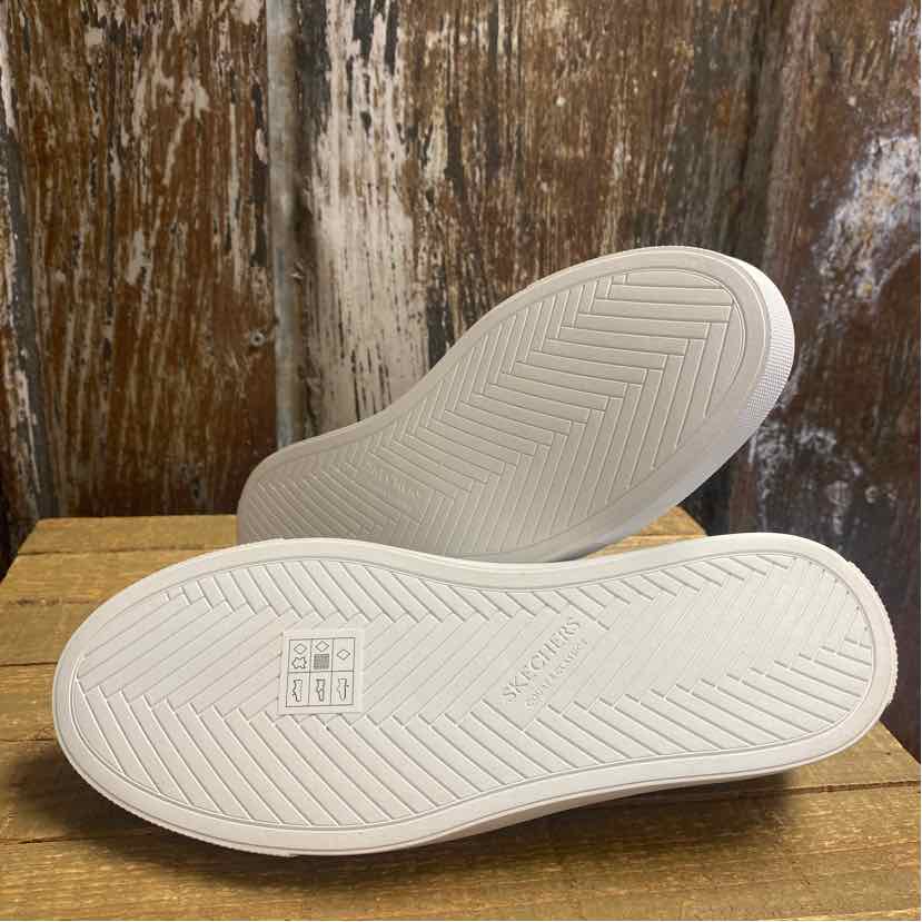 Skechers 7.5 Tan Sneakers