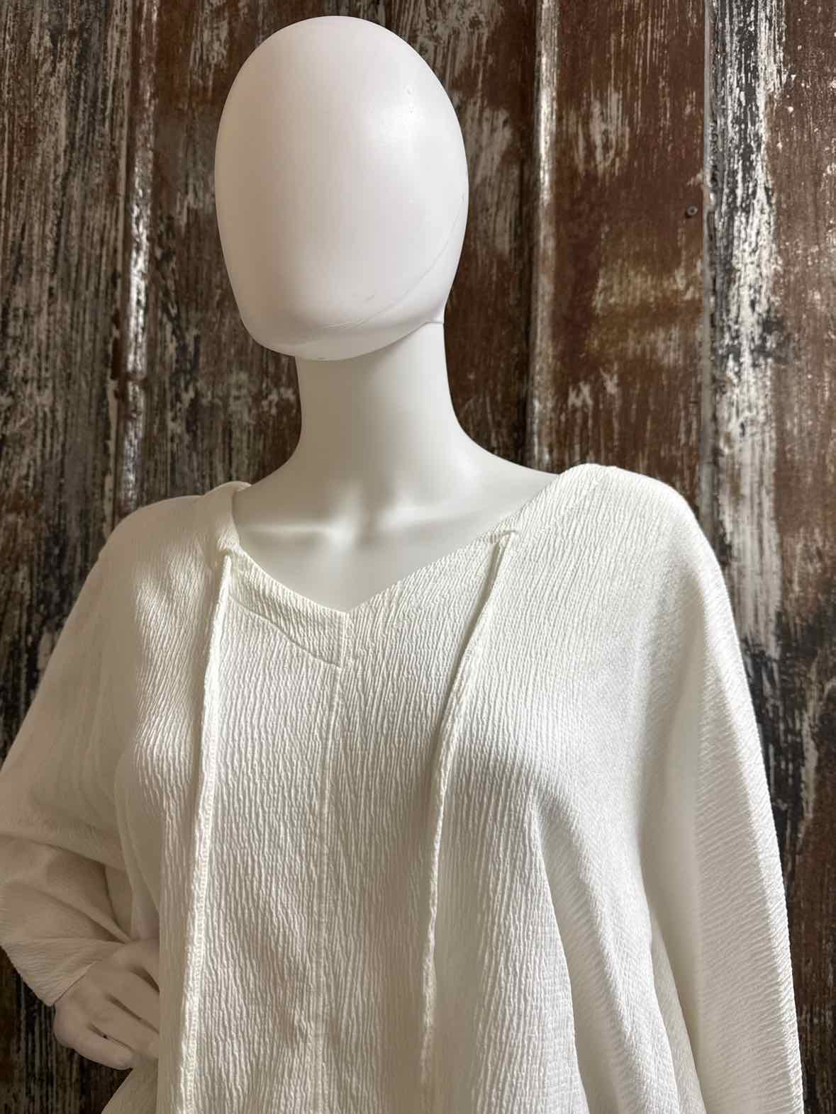 Belle by Kim Gravel Size Medium White tops