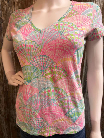 Lilly Pulitzer Size small Pink/Blue Print T-shirt