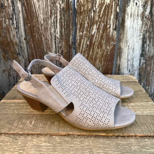 Easy Street 7.5 Taupe Shoes