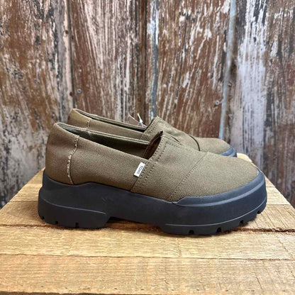 Toms 7 Green Shoes