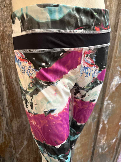 lululemon Size 8 Multi Color Print Activewear
