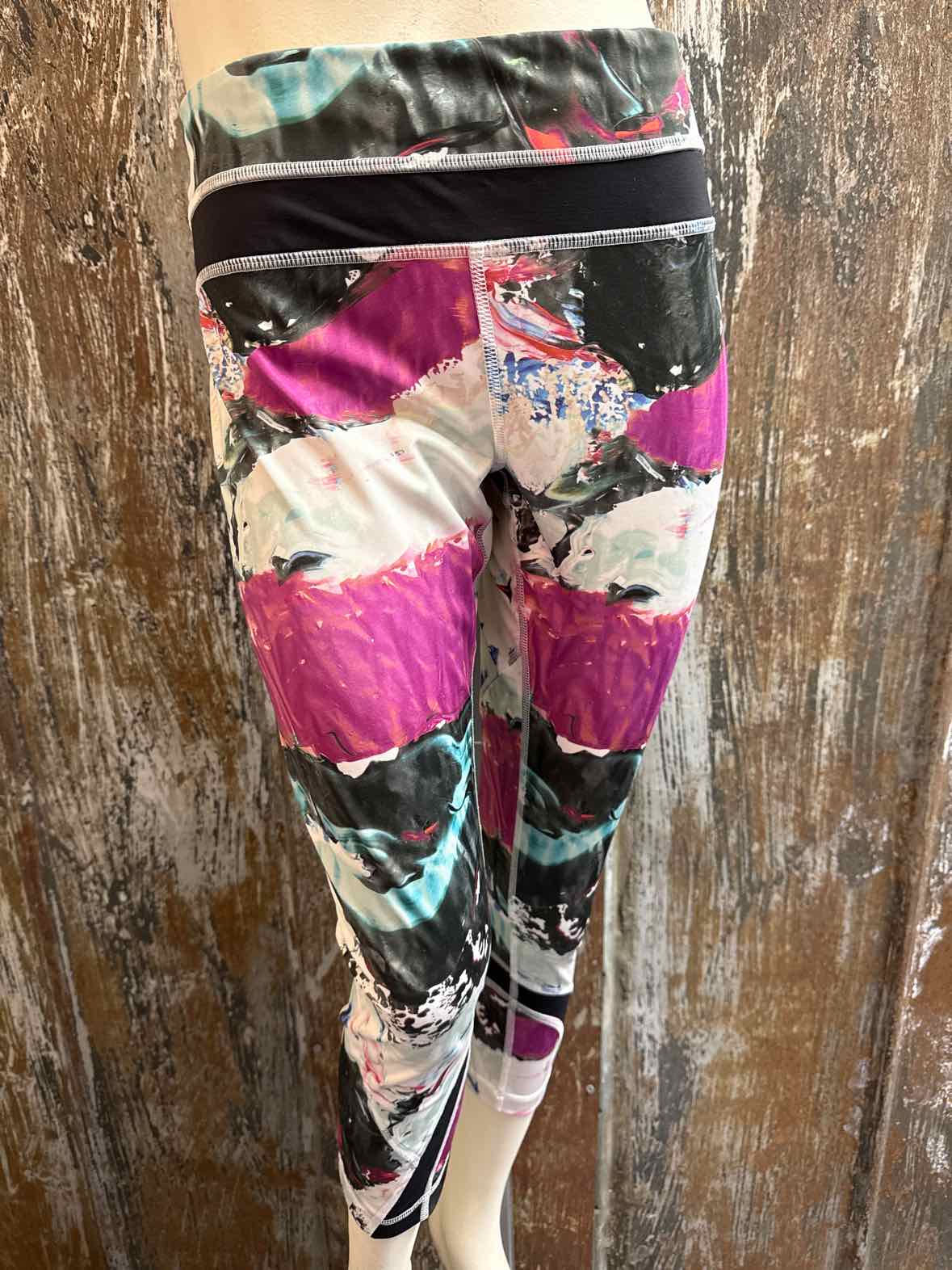 lululemon Size 8 Multi Color Print Activewear