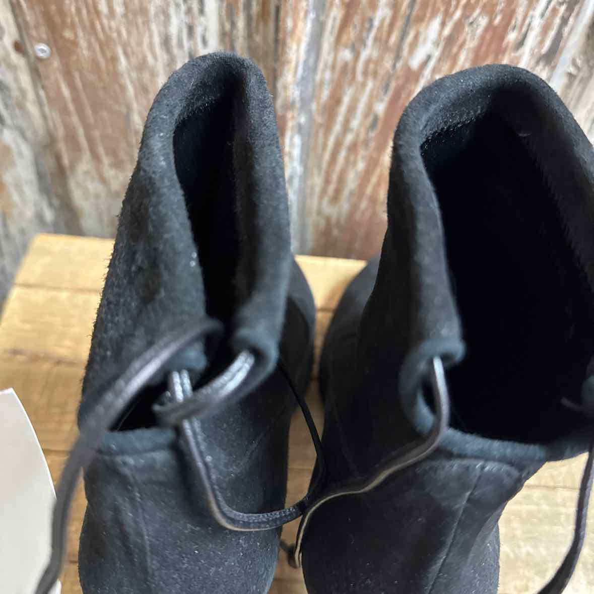 Stuart Weitzman 8.5 Black Shoe Booties