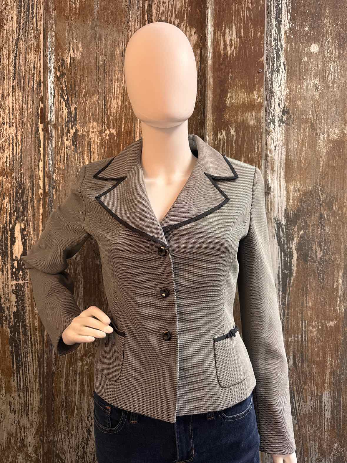 Tahari - Arthur S. Levine Size 4 (Small) black/white Blazer