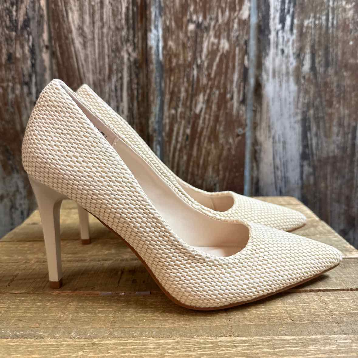 Tahari 7.5 Tan Shoes