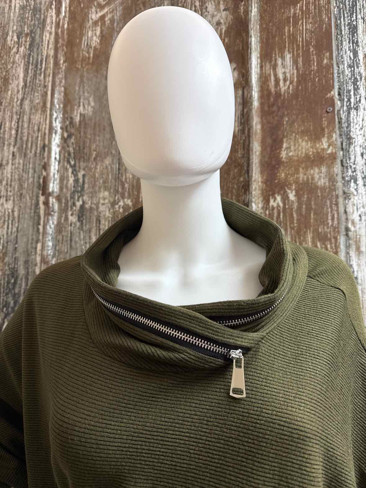 Joseph Ribkoff Size 10 (Medium) Green tops