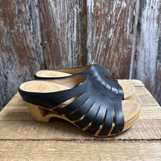 Dansko 5.5/6 Black Shoes