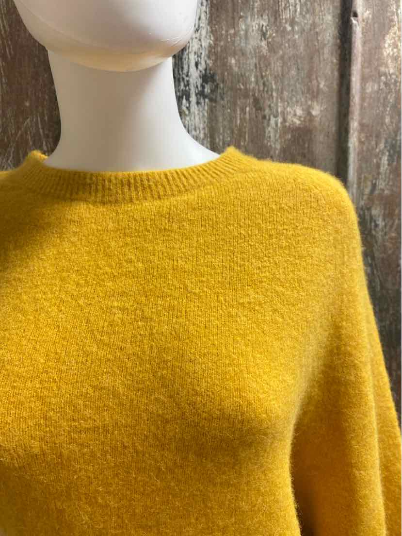 Bianco & Blu Size Extra Large Yellow Sweater