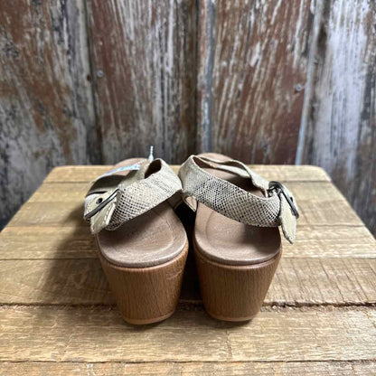 Dansko 5.5/6 Tan Shoes