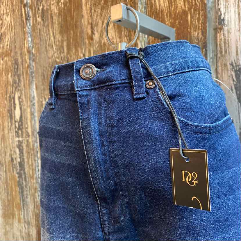 DG2 Size 10 Denim Crop Jeans