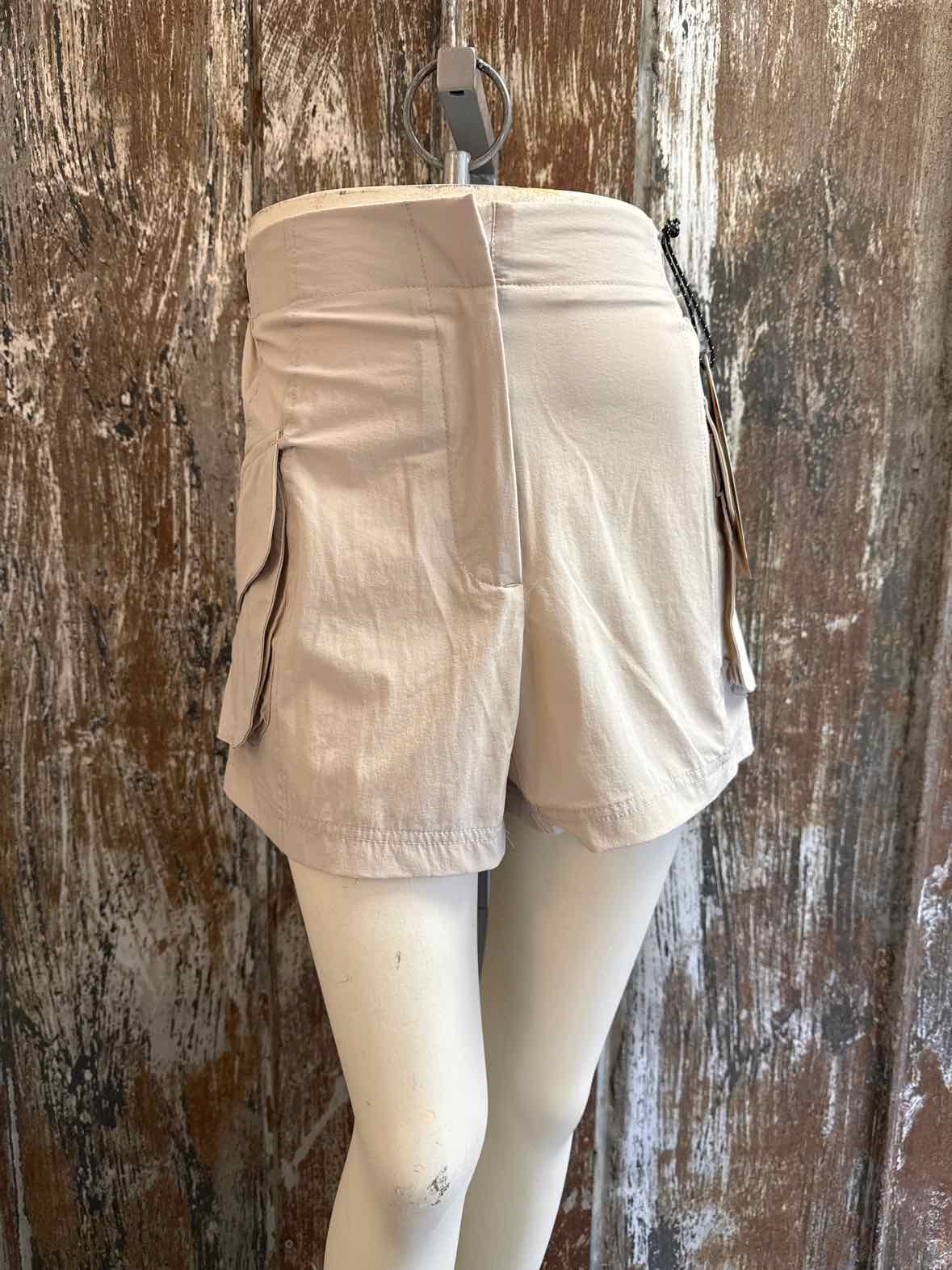 avalanche Size Small (4/6) Tan Shorts