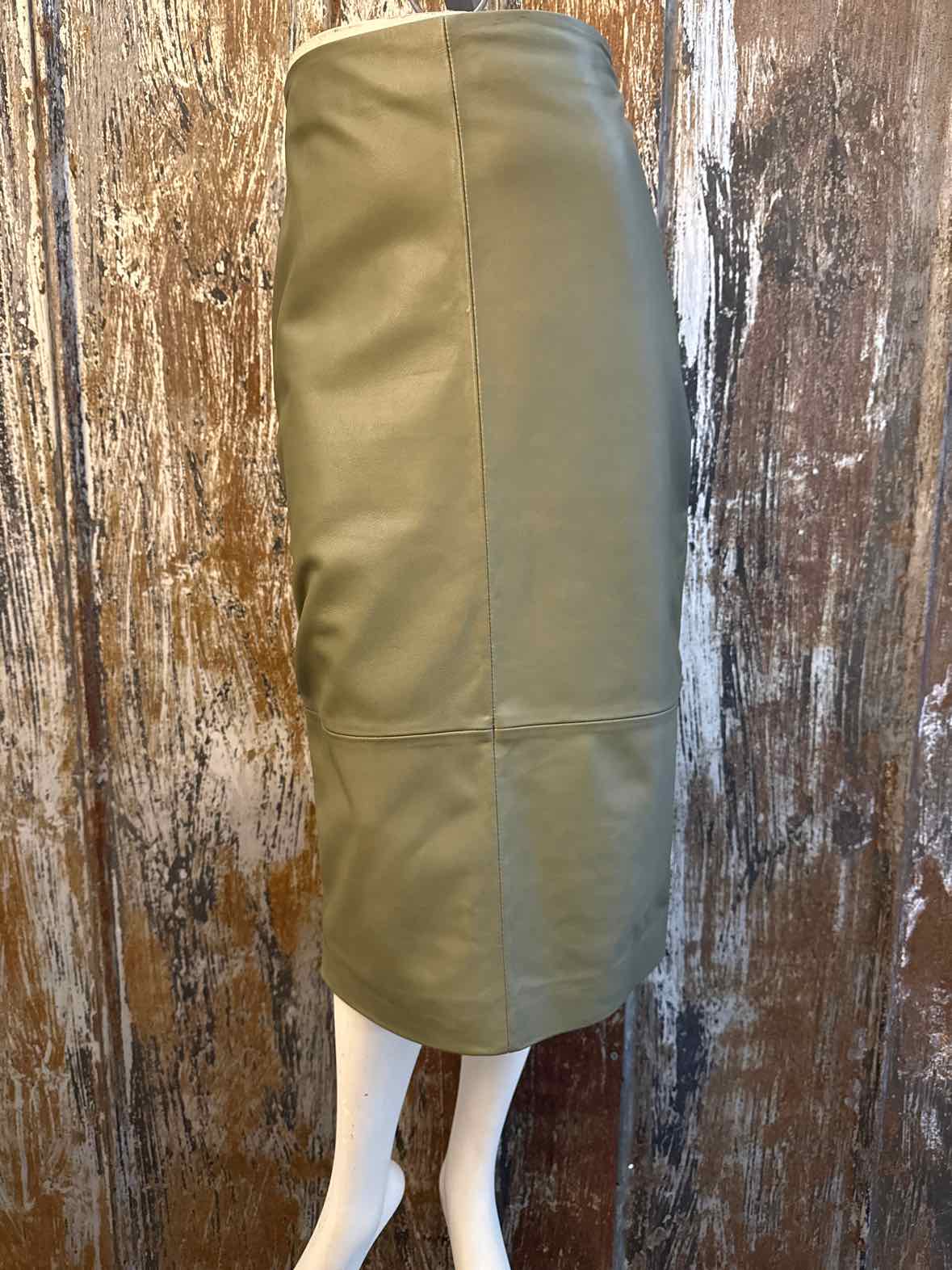 Bod & Christensen Size 8 Green Leather Skirt