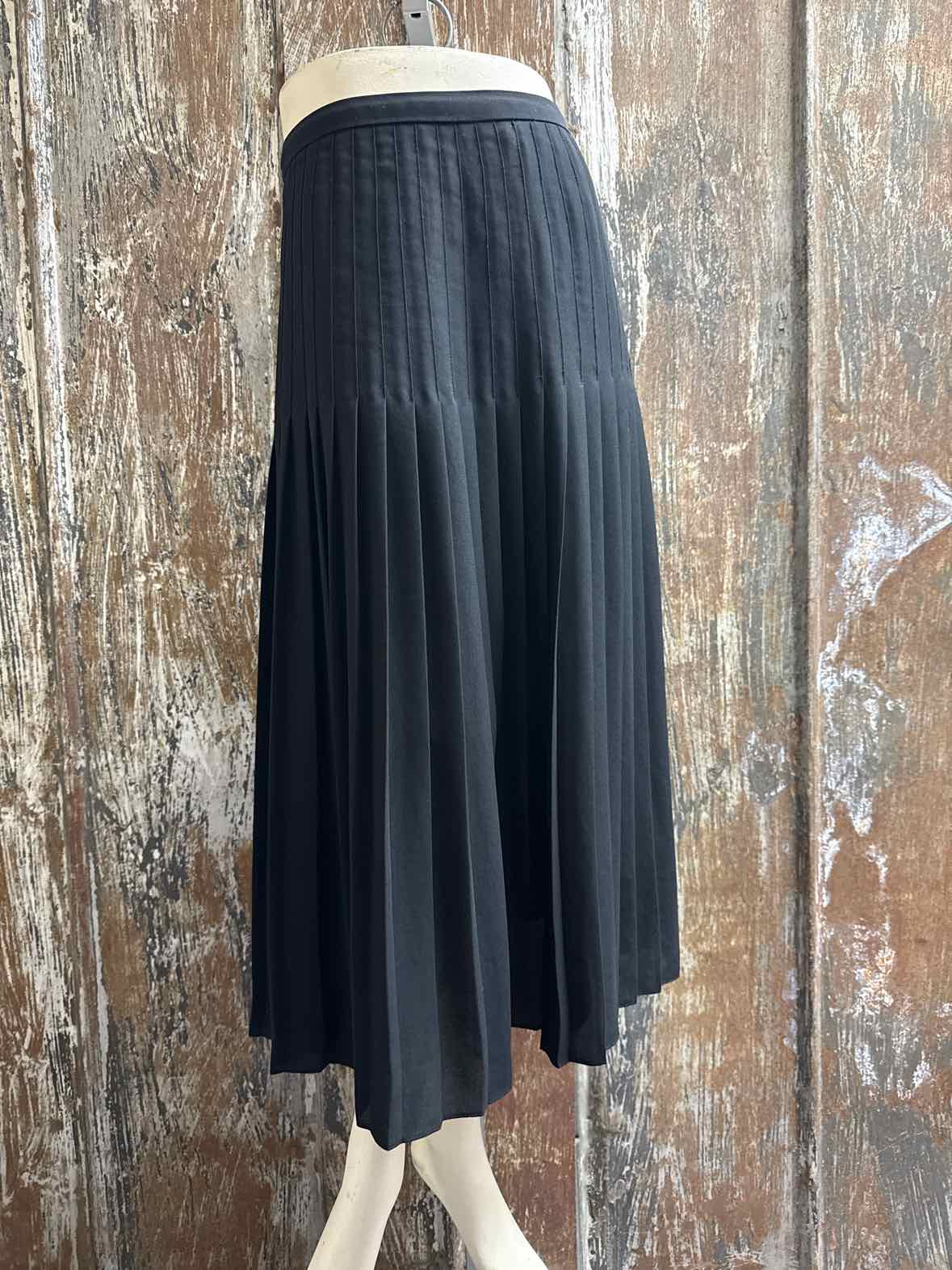 Vince Size 4 Black Skirt