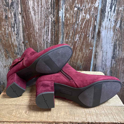 White Mountain 7 Red Shoe Booties