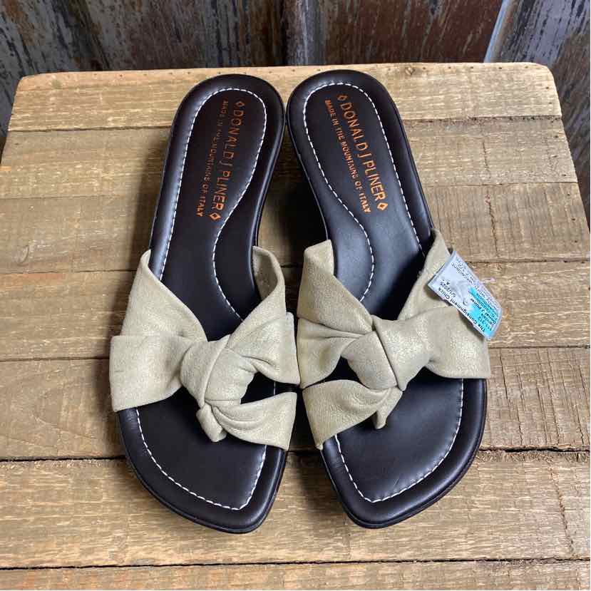 Donal J Pliner 7.5 Gold/Brown Sandals