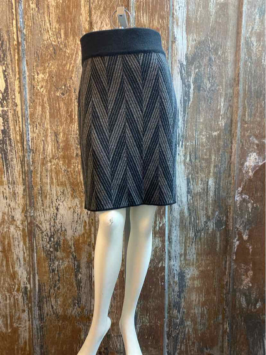 Kenar Size Small (4/6) Gray & Black Skirt