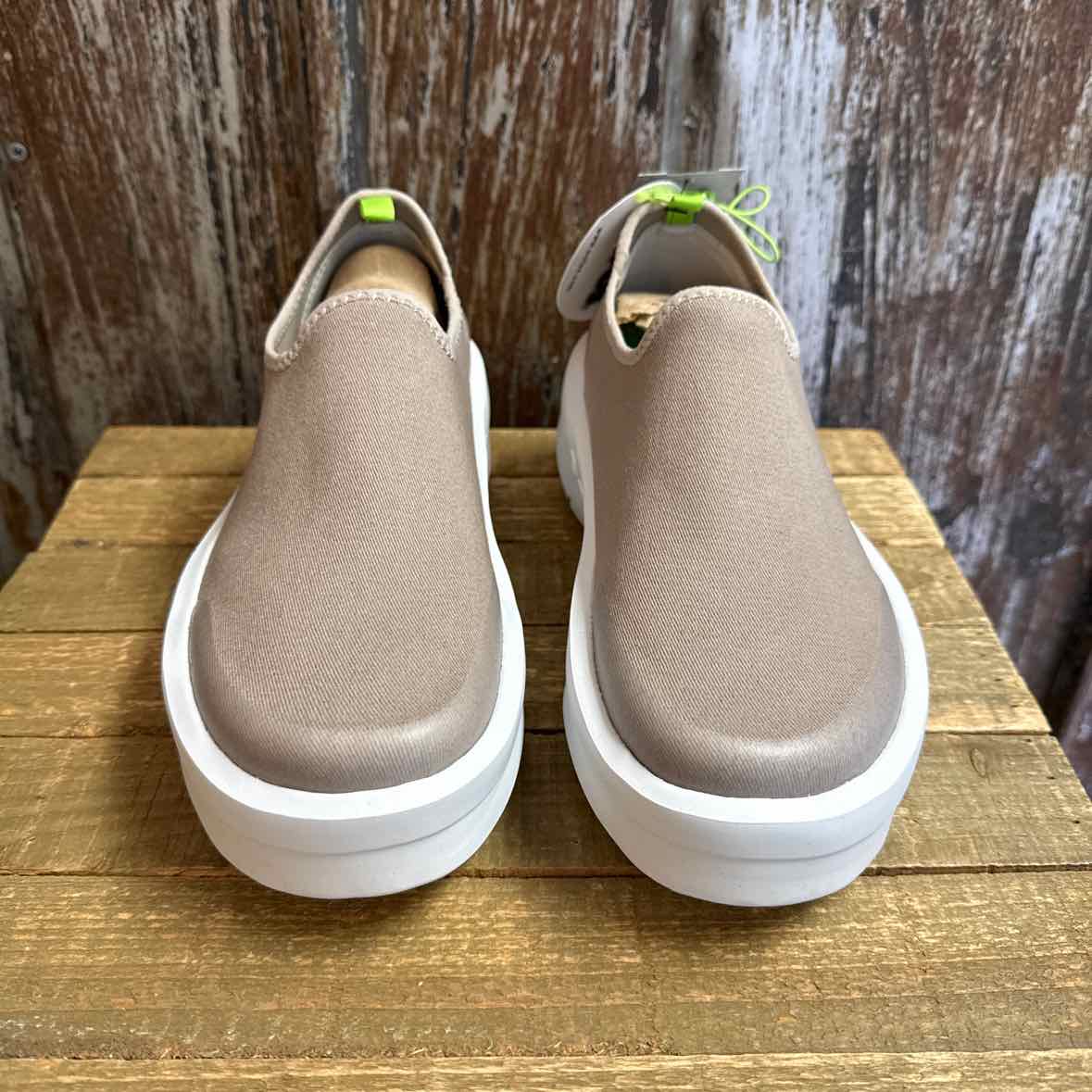 Oofos 7.5 Brown Sneakers