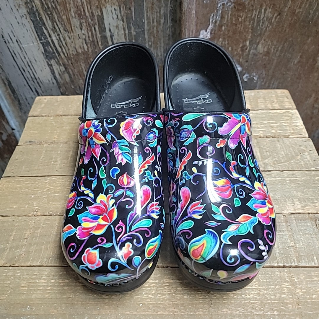 Dansko 7.5 Black Print Shoes