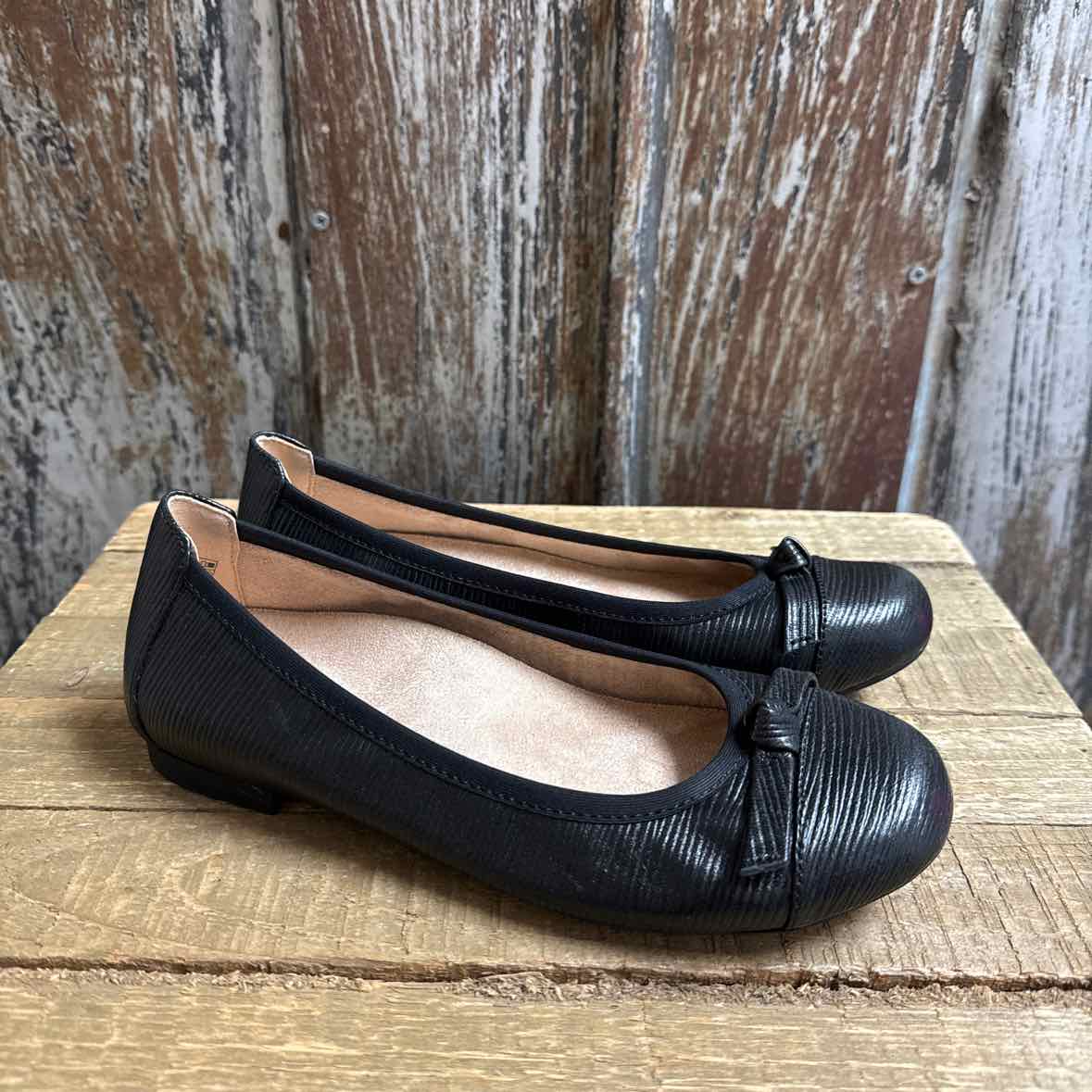 Vionic 5 Black Shoes