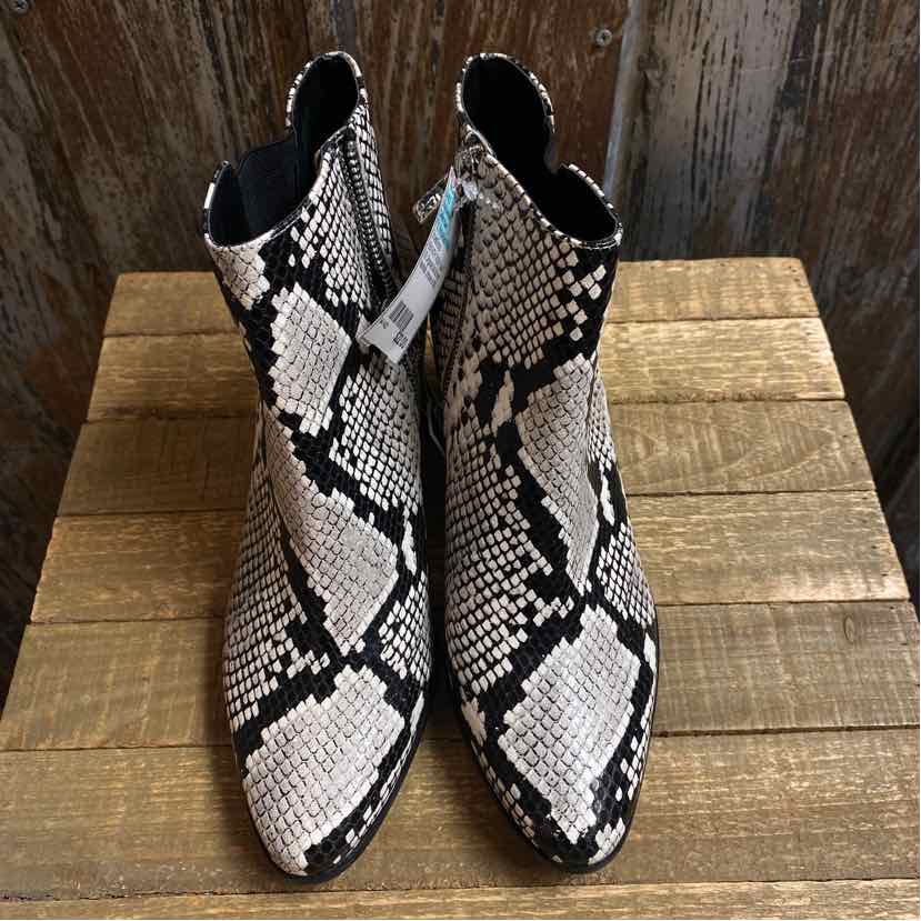 Calvin Klein 7.5 White/Black Print Shoe Booties