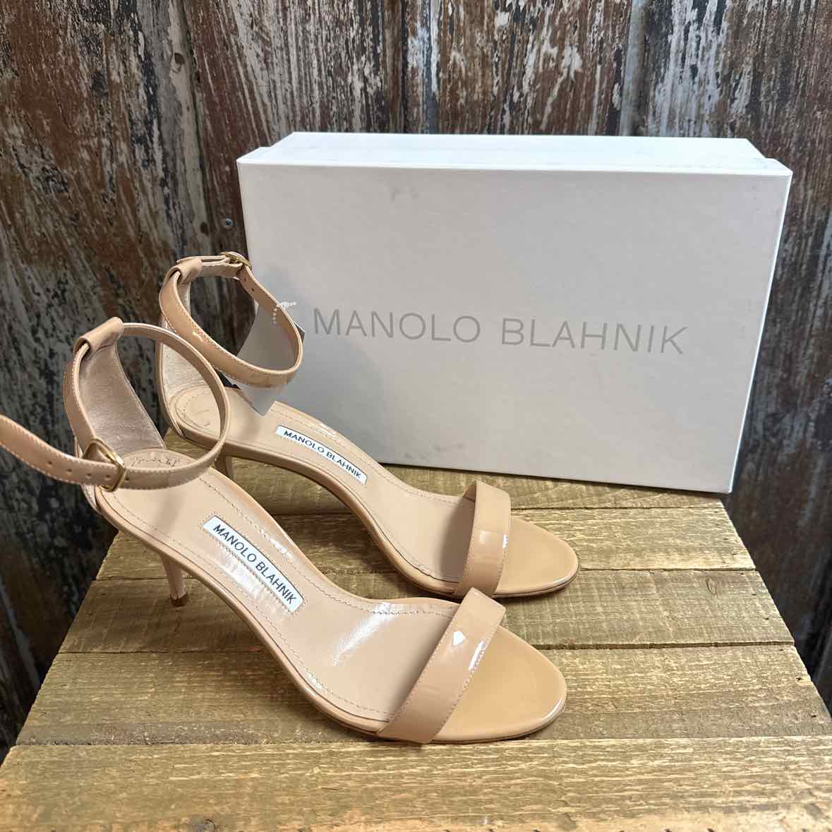 Manolo Blahnik 8 Nude Shoes