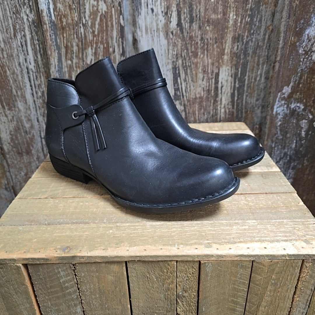 Born 9.5 Black Ankle Boots