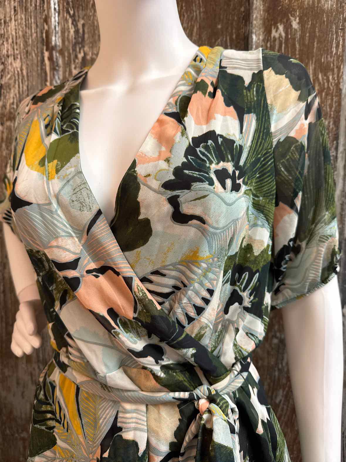 Tahari Size 12 (Large) Green Print Dress