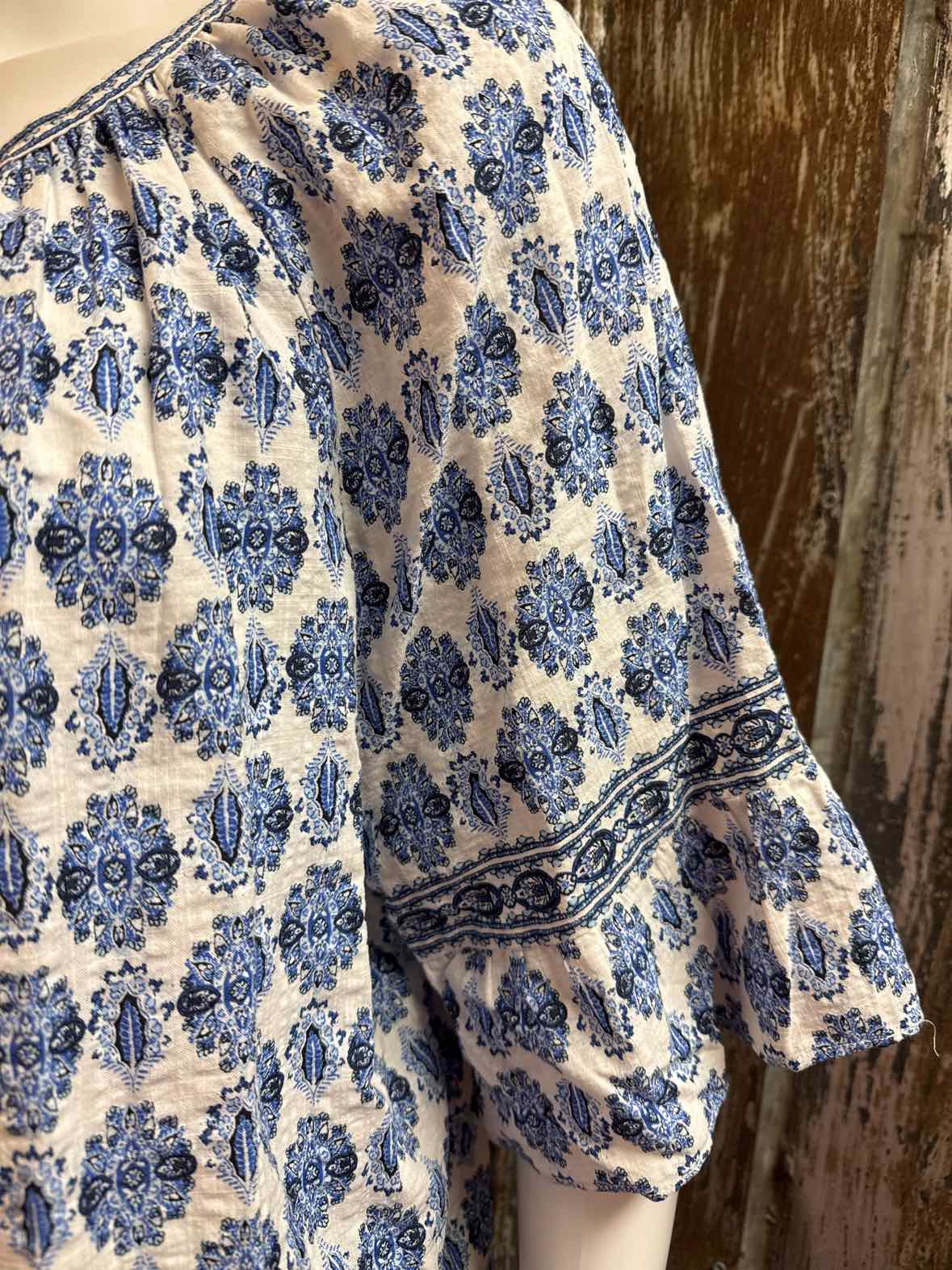 Max Studio Size 1X Blue Print tops