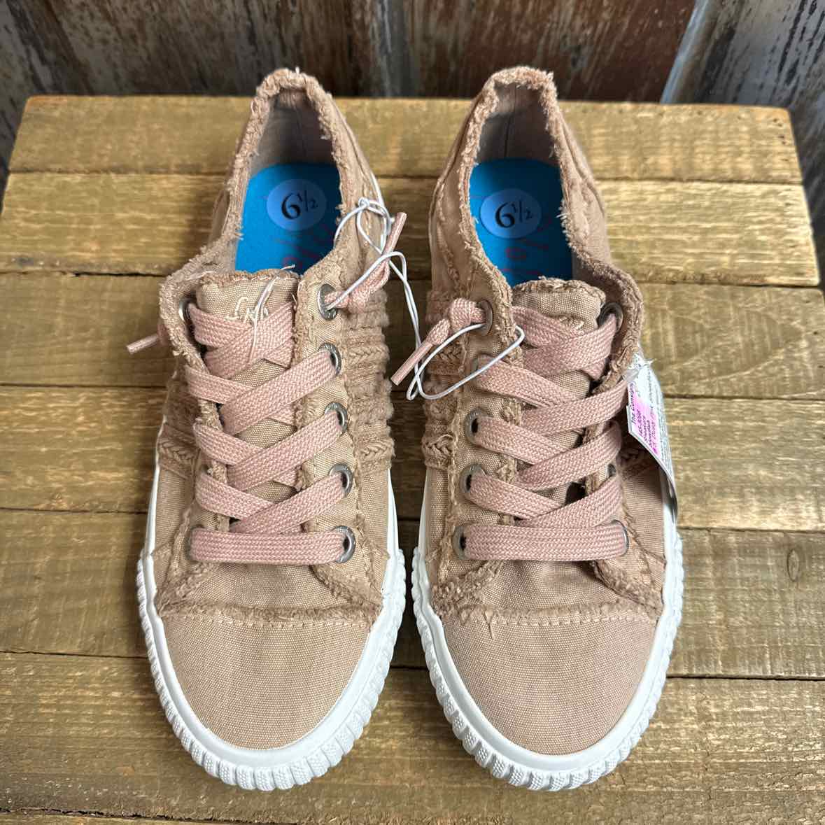 blowfish 6.5 Dusty Pink Sneakers
