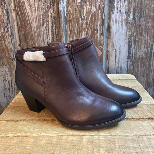 Vionic 6 Brown Boots