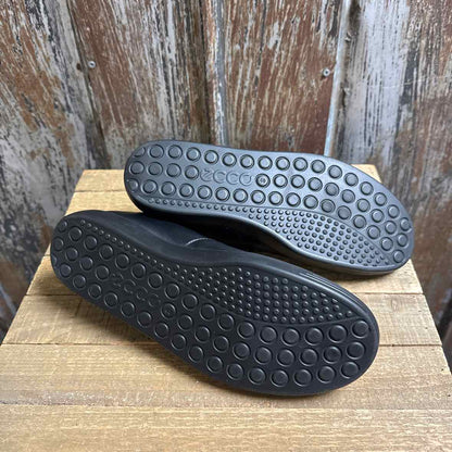 Ecco 9/9.5 Black Sneakers