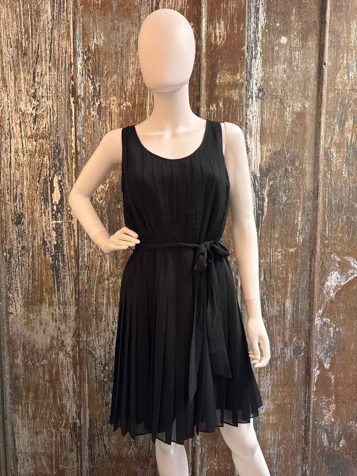 Banana Republic Size 6 Black Dress