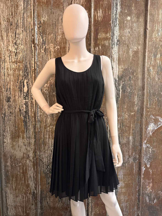 Banana Republic Size 6 Black Dress