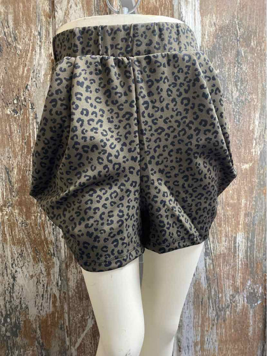 White Birch Size Extra Large (16) Brown Animal Print Shorts