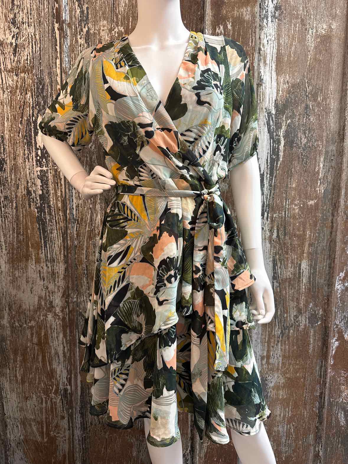 Tahari Size 12 (Large) Green Print Dress