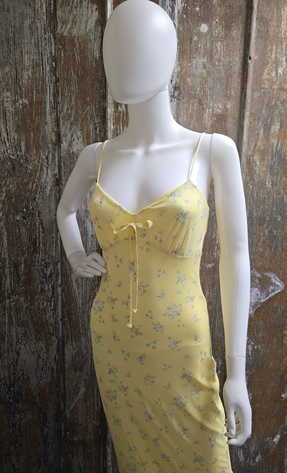 No Comment Size Medium Yellow Floral Dress