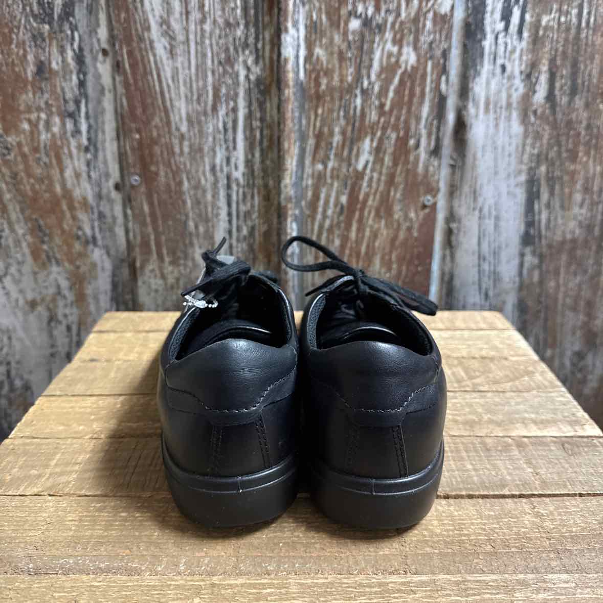 Ecco 9/9.5 Black Sneakers