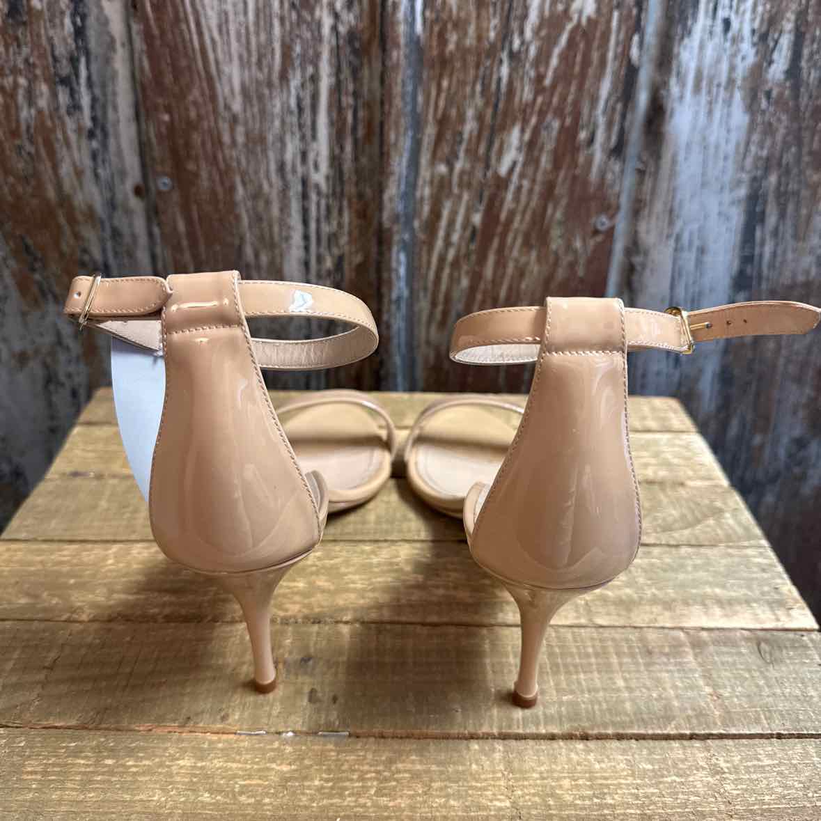 Manolo Blahnik 8 Nude Shoes