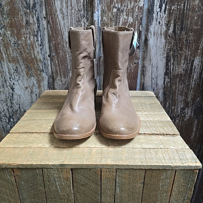 Frye 9 Brown Boots