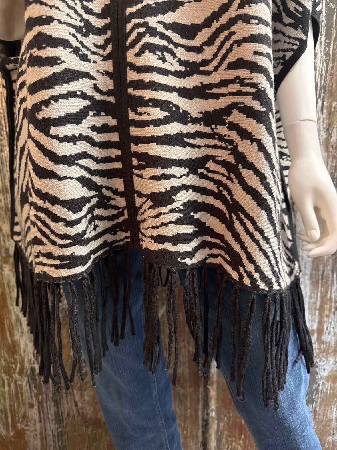 Christian Siriano Size Small/Medium Gray/Black Print Sweater