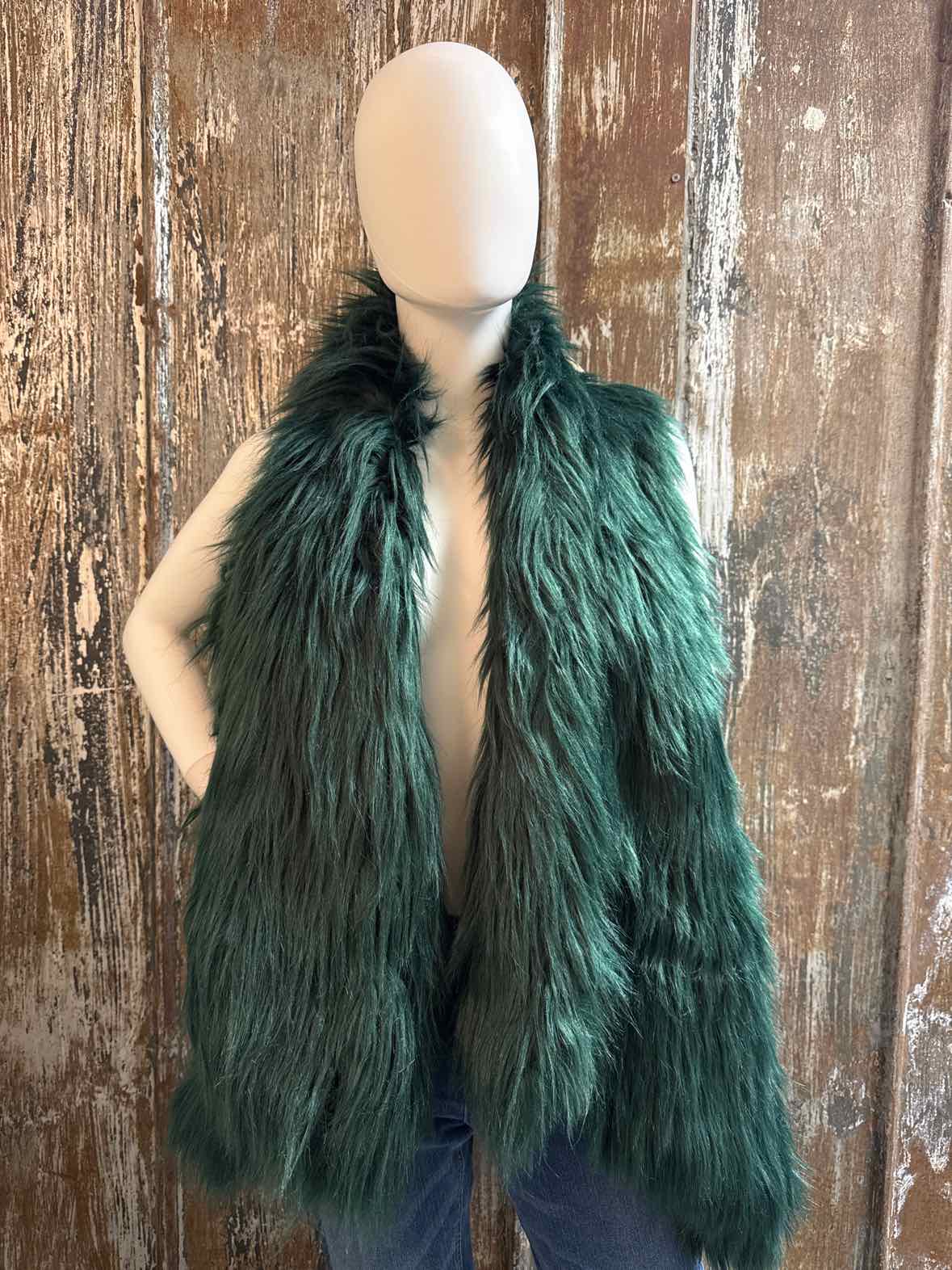 Romeo & Juliet Size Medium Green Vest