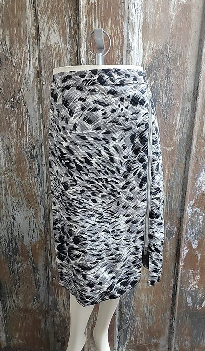 Talbot's Size 6 Gray & Black Print Skirt