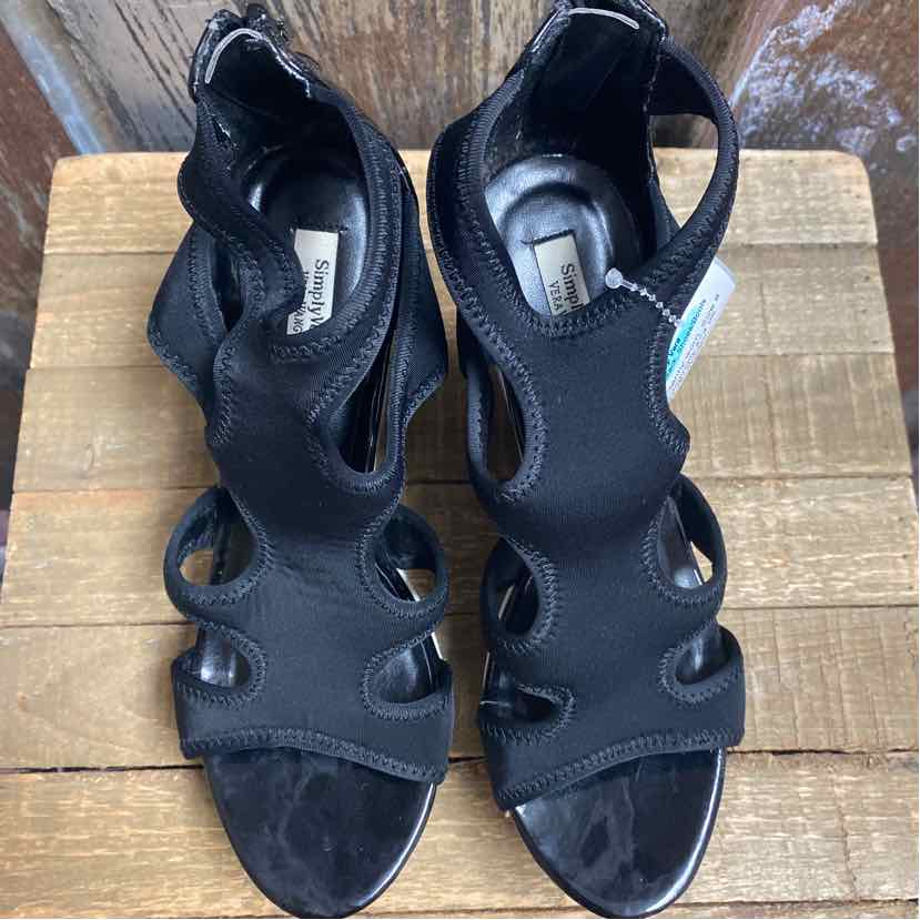 Simply Vera 8 Black Shoes