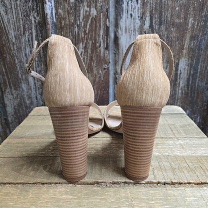 Manolo Blahnik 38.5 Beige Shoes