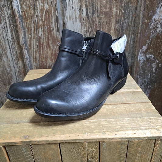 Born 9.5 Black Ankle Boots
